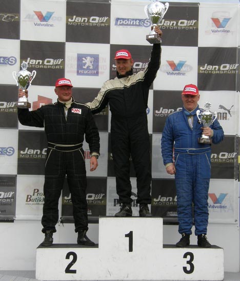 På podiet 1'er Kenneth Thomsen, 2'er Michael Scharstein og 3'er Carsten Rasmussen.